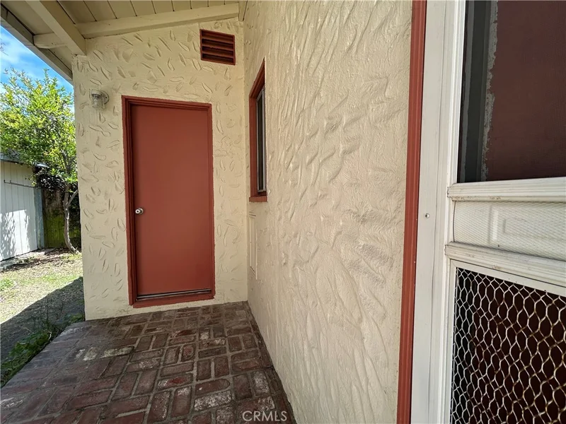 214 E Stocker B photo 2