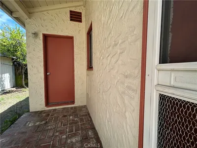 214 E Stocker B photo 2