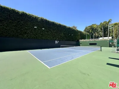 1131 Alta Loma Road 208