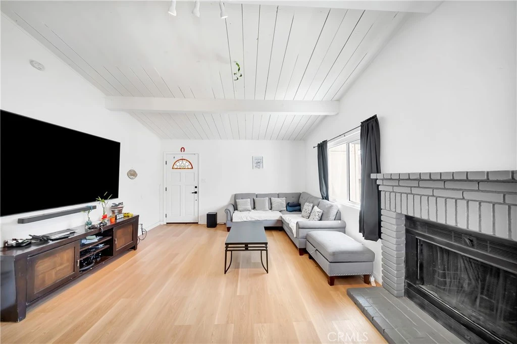 Interior 4