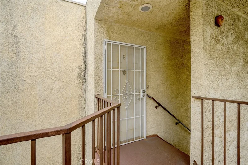 330 Pioneer Drive photo 2