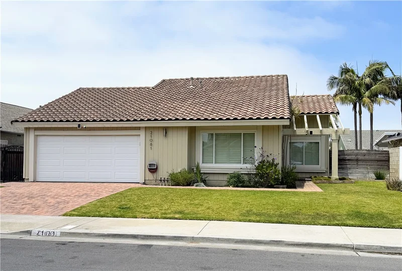 21081 White Horse Ln
