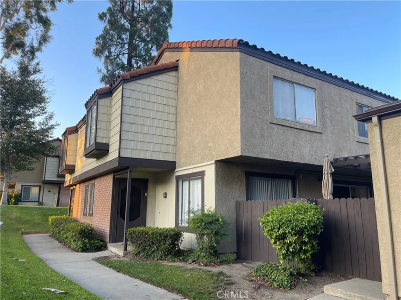 9386 Mesa Verde DR B
