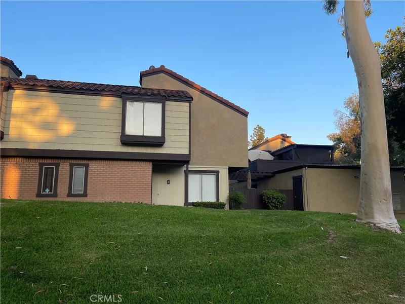 9386 Mesa Verde DR B photo 2