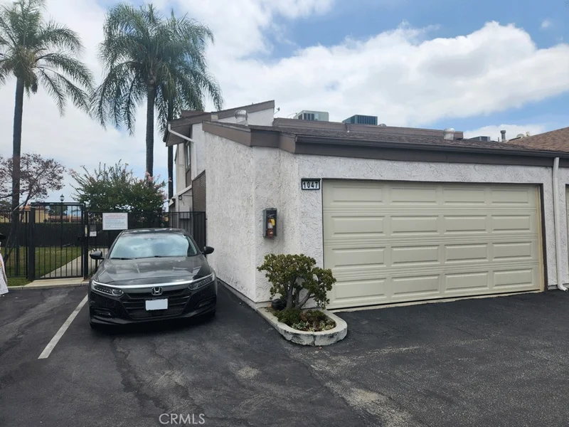 1047 E Huntington Drive C photo 2