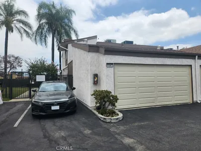 1047 E Huntington Drive C photo 2