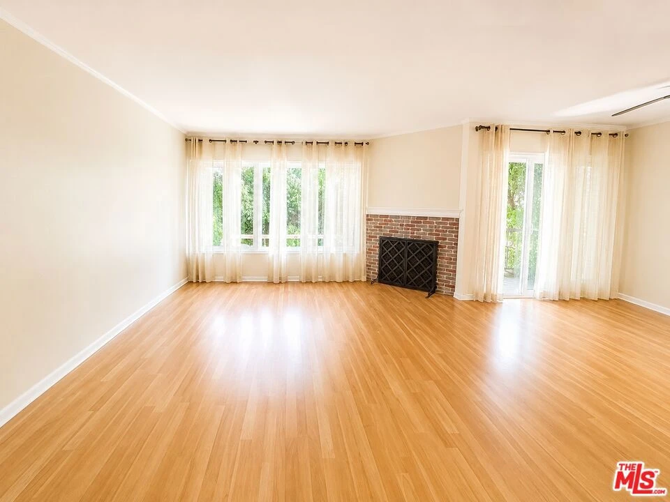Interior 4