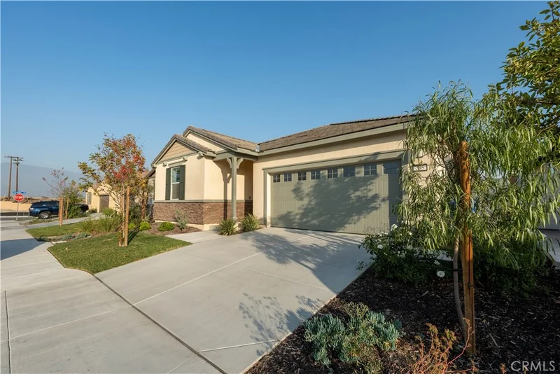 565 Hudson Way photo 2