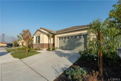 565 Hudson Way photo 2