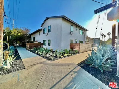 903 S Barrington Avenue photo 2