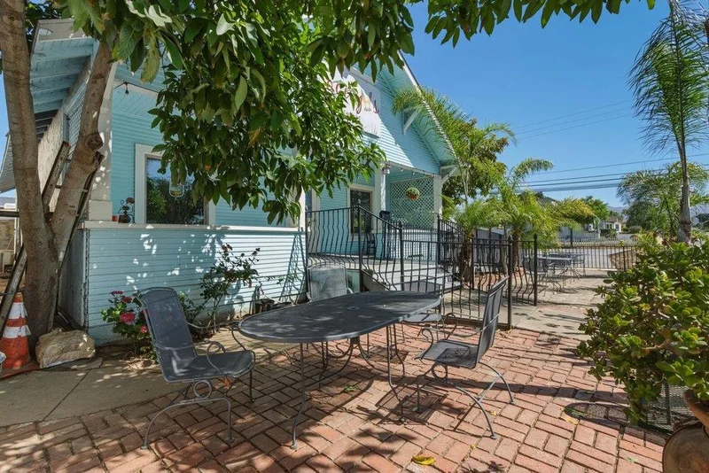 Photo 2 of 185 Kidder Street