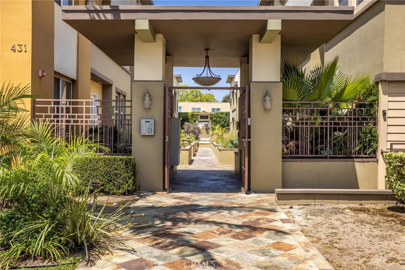 Photo 2 of 431 N Los Robles Avenue 2
