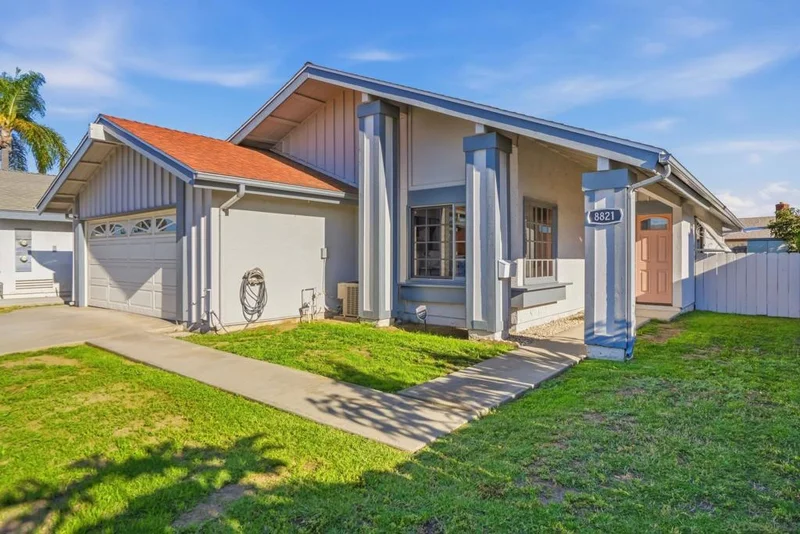 8821 Covina, San Diego, CA 92126