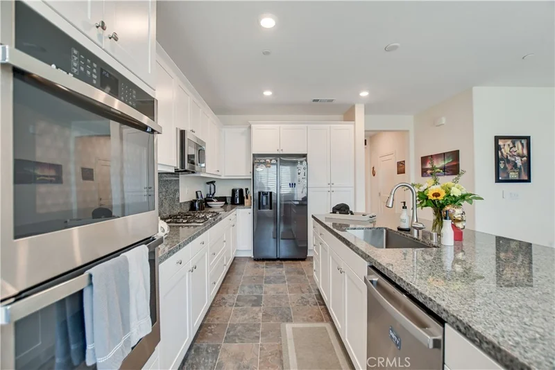 Photo 2 of 4924 S Grayson Way