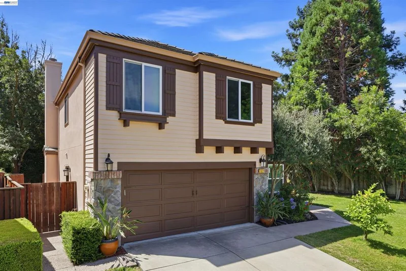 Photo 2 of 1577 Silverwood Ct
