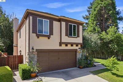 1577 Silverwood Ct photo 2