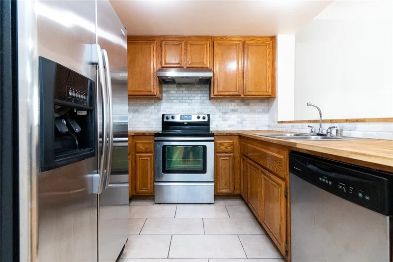 Photo 2 of 730 W 4th Street 306