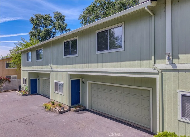 687 Armstrong Street photo 2