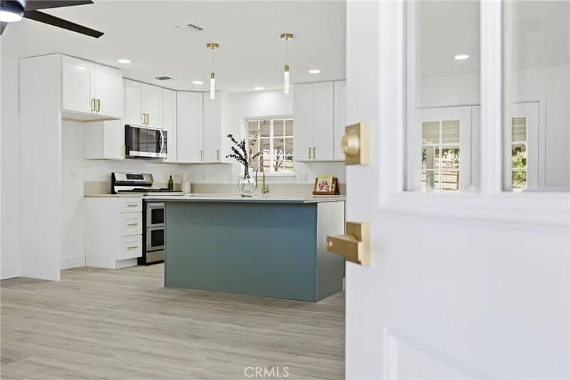 21009 Brentwood photo 2