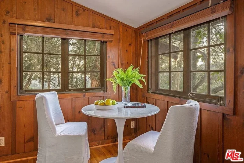 1357 B Beverly Estate photo 2
