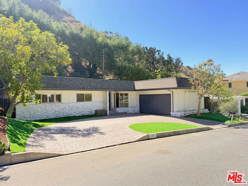 2000 San Ysidro Drive