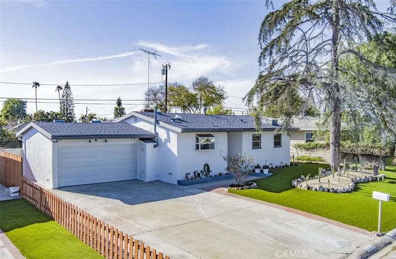 12611 Loraleen Street photo 2