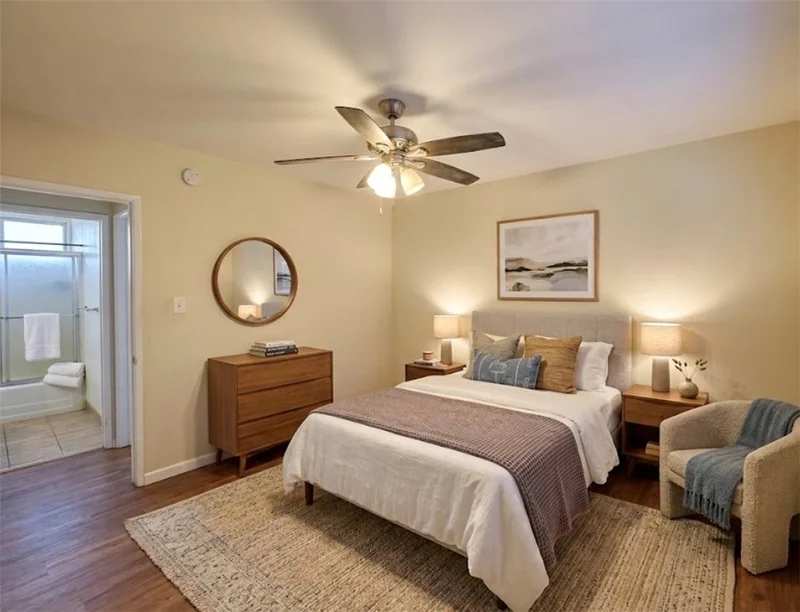 7601 N Hollywood photo 2