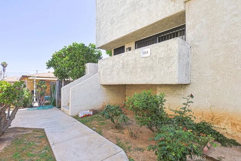 332 Pomelo Avenue B photo 2