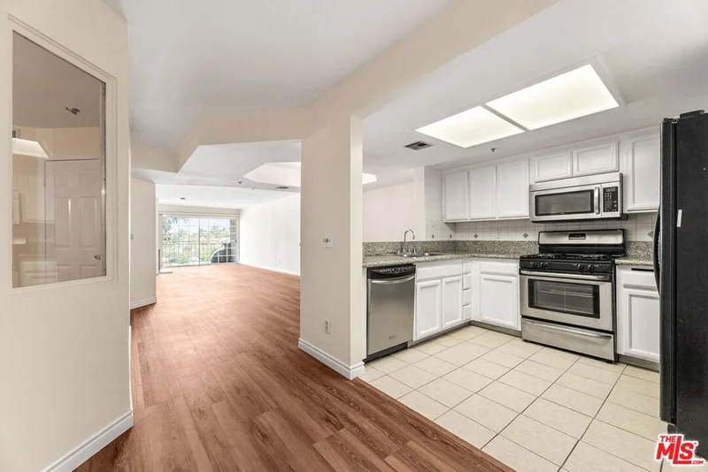 4755 Templeton Street 2115 photo 2