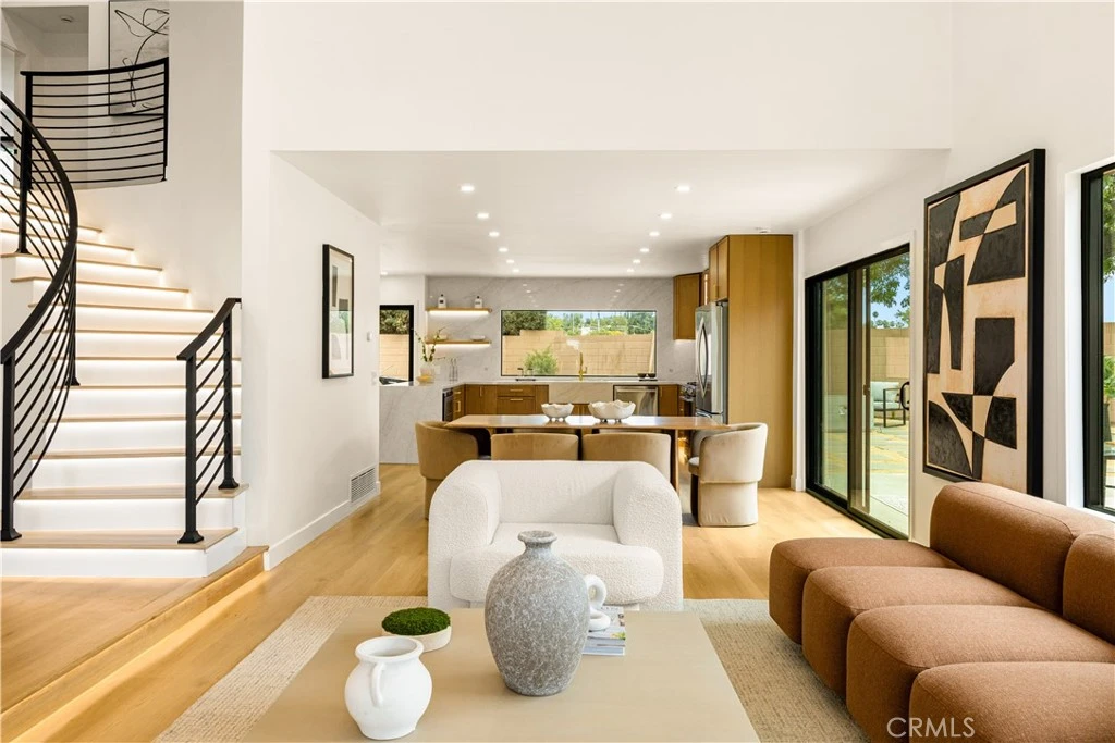 Interior 4