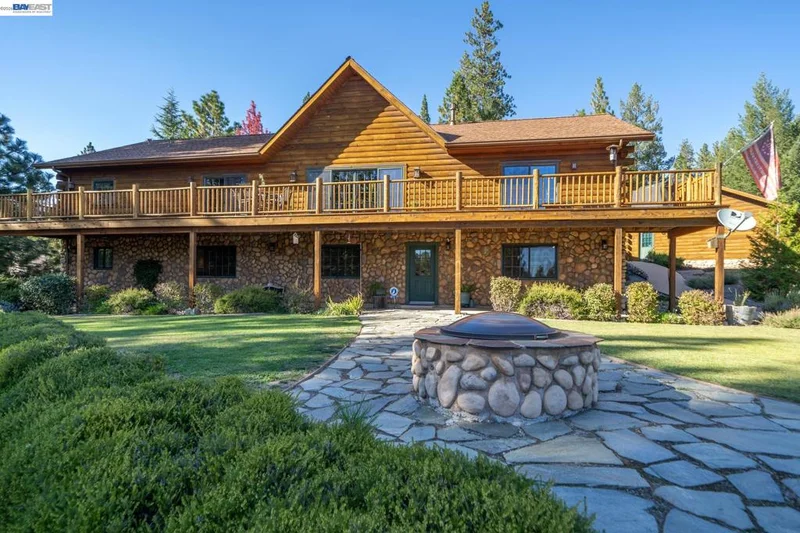 6775 Trailhead Ct
