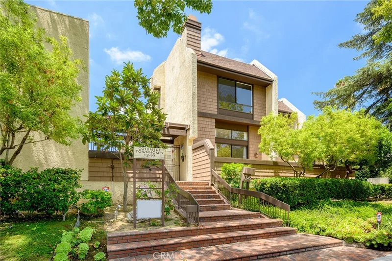 1349 N Columbus 21