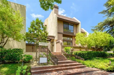 1349 N Columbus 21
