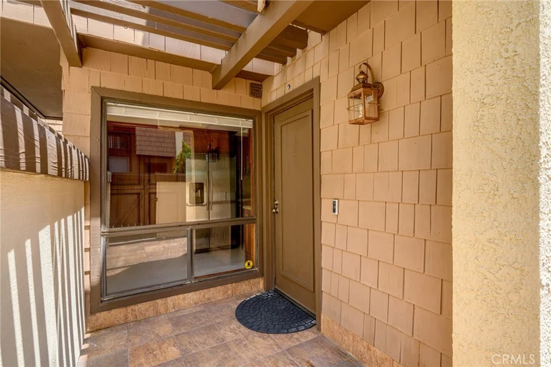 1349 N Columbus 21 photo 2