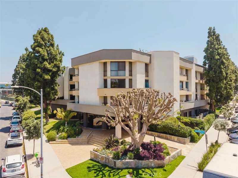 750 S Spaulding Avenue 332, Los Angeles, CA 90036