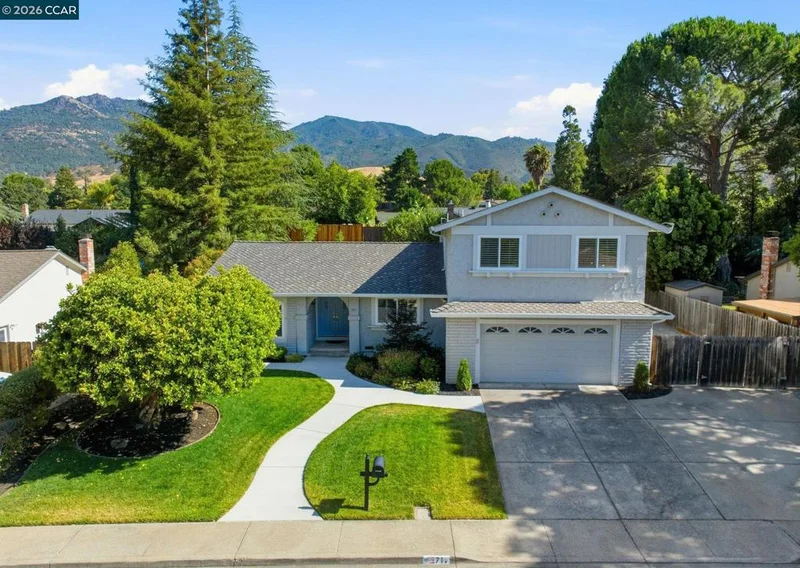 717 Bloching Cir, Clayton, CA 94517