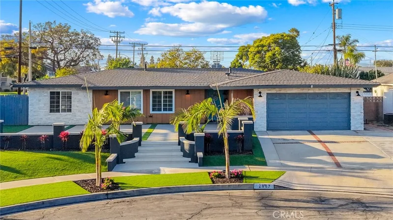 2807 E Alden photo 2
