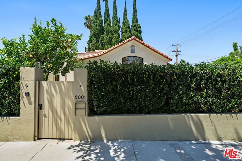 9001 Rosewood Avenue, West Hollywood, CA 90048