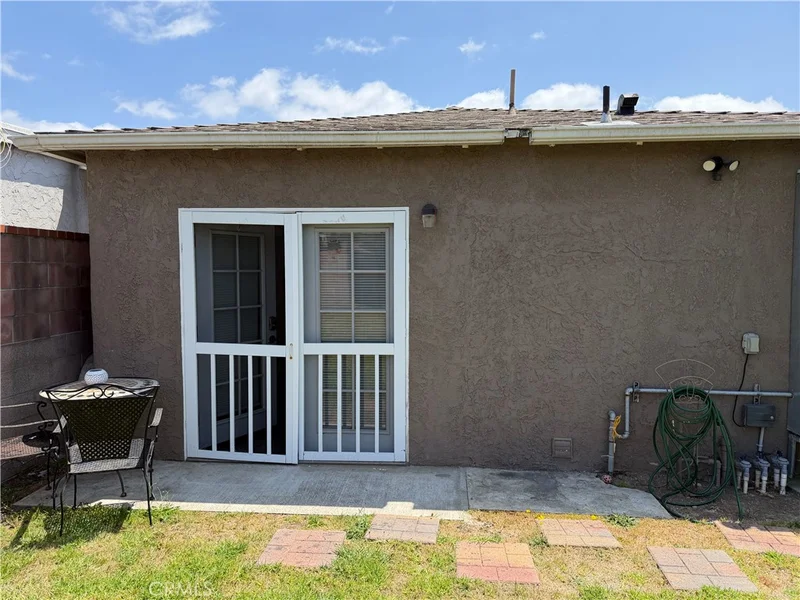 1651 W 215th