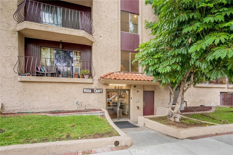 330 N Jackson Street 316 photo 2