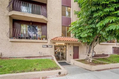 330 N Jackson Street 316 photo 2