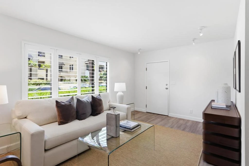 Interior 3