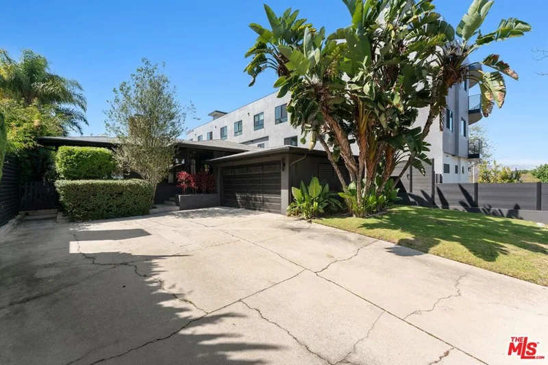 1903 Preuss Road photo 2