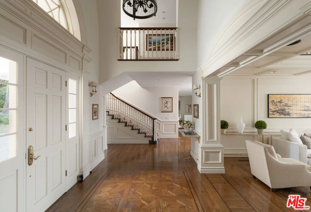 Interior 4