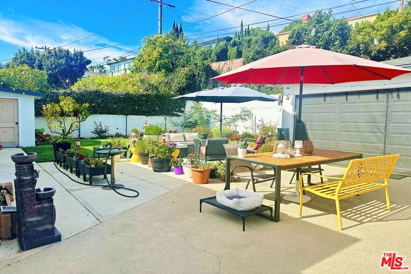 5928 S La Brea Avenue photo 2