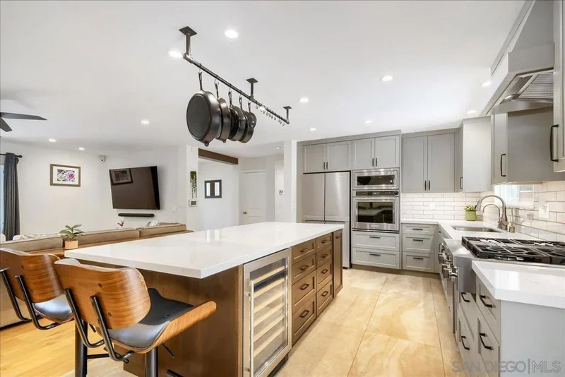10162 Sierra Madre Rd, Spring Valley, CA 91977