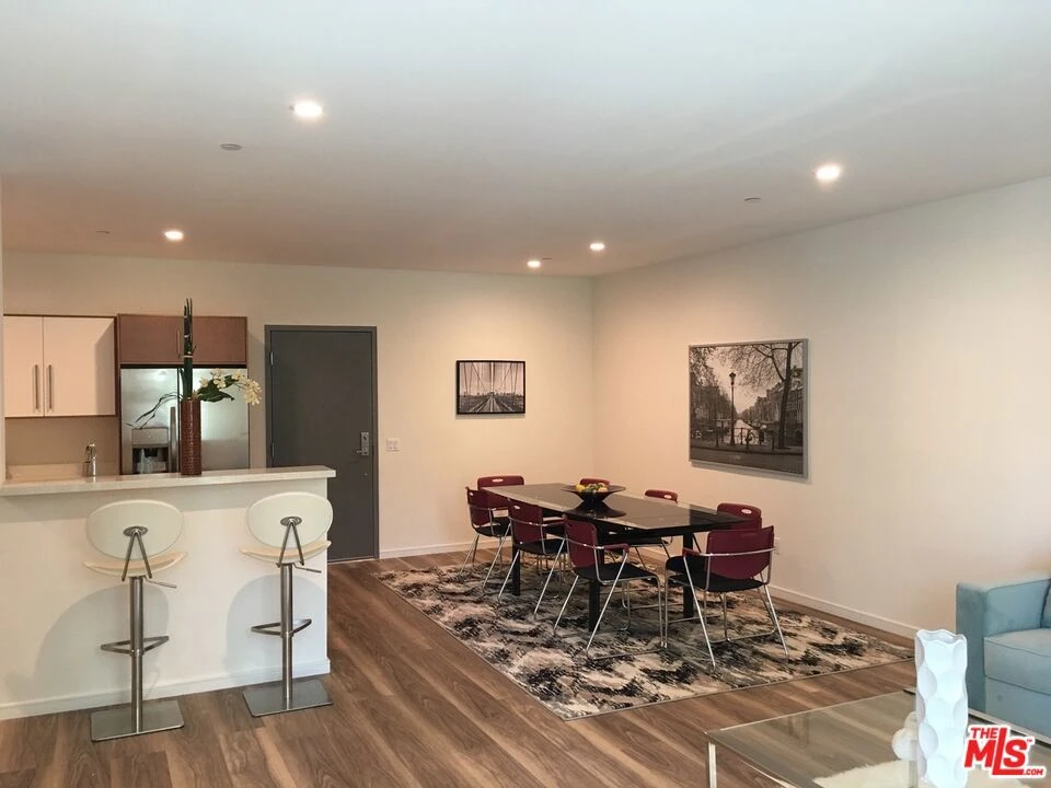 Interior 4