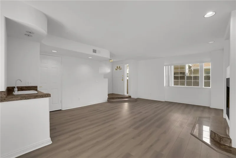 821 N Garfield Avenue 3 photo 2