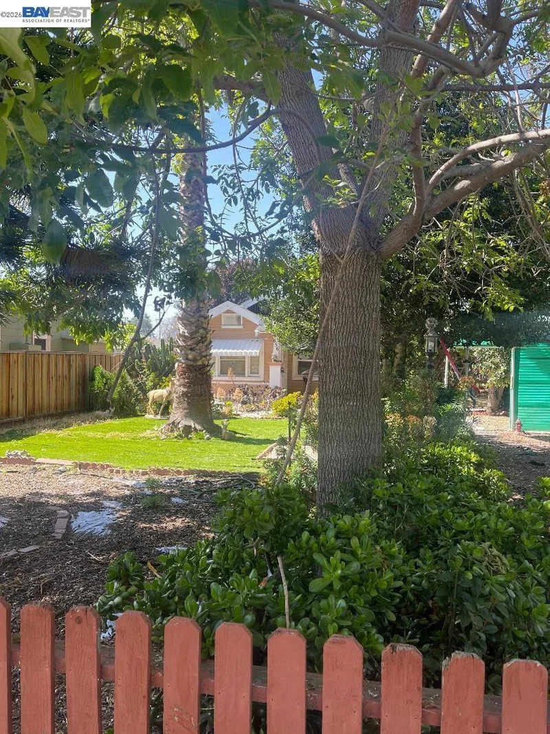 656 Juana Ave