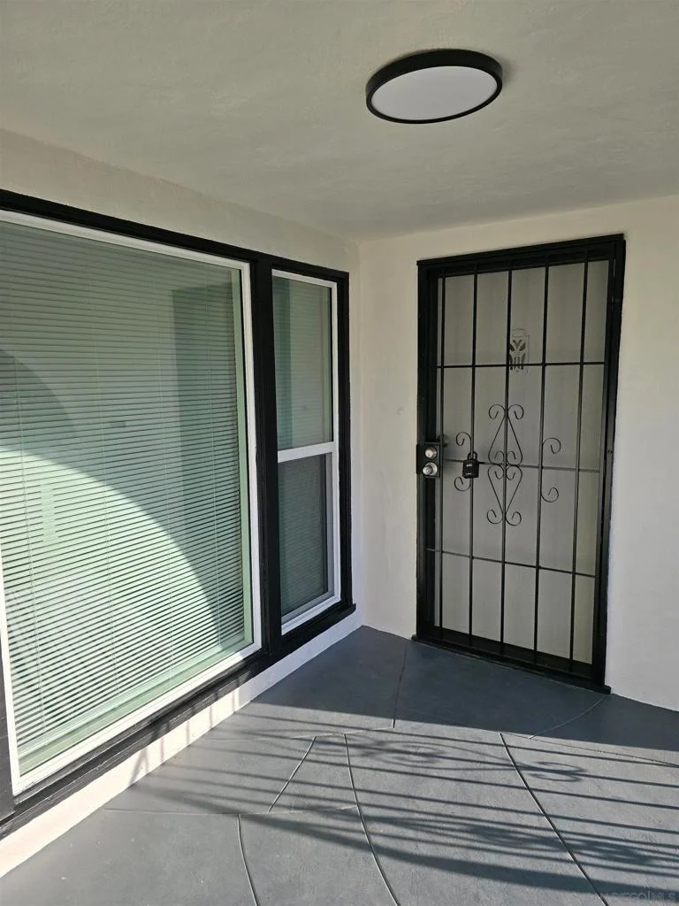 4527 Esther Street photo 2